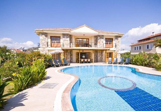 Havuzlu Villa Измир Екстериор снимка